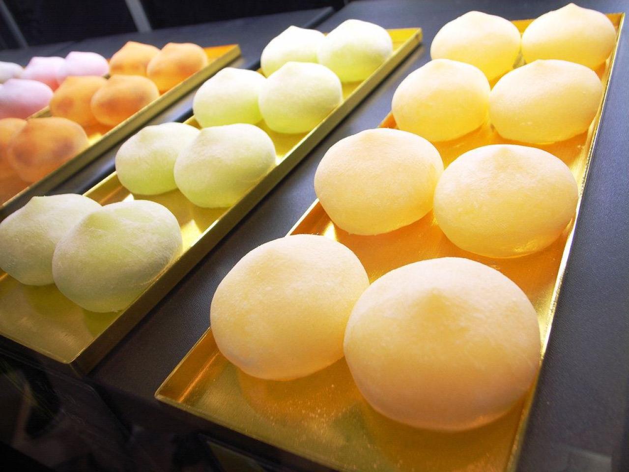 在阳光下，晶莹剔透的团子