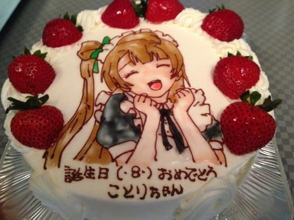 图为静大ラブライ部です第4回活动上，使用的奶酪味南小鸟蛋糕。