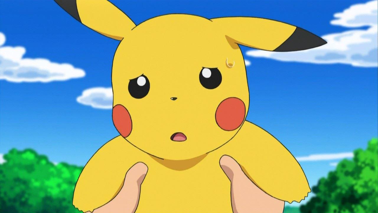 皮卡丘一只耳朵垂下来，头上有汗珠，不安的神情