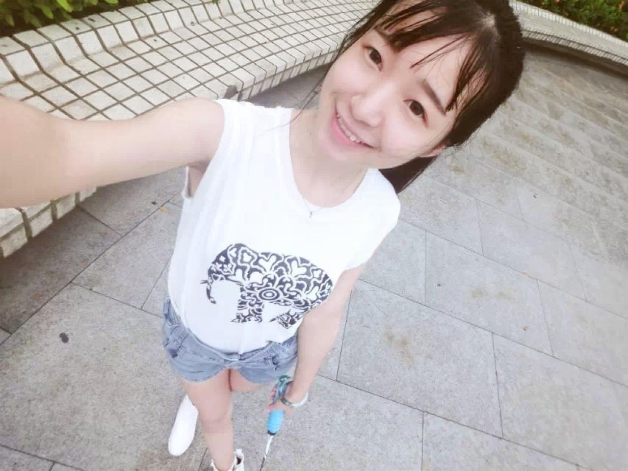 头像作者画师周乃馨Nancy生活照