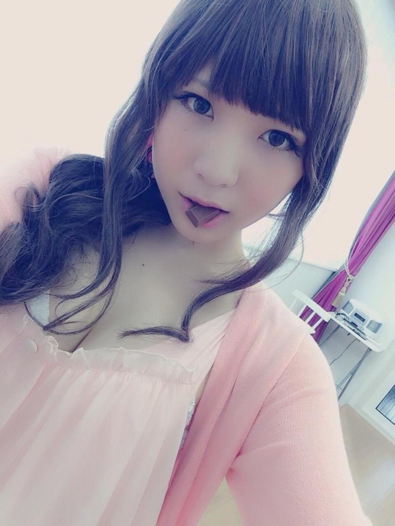 唄汰音おれぱ吃巧克力