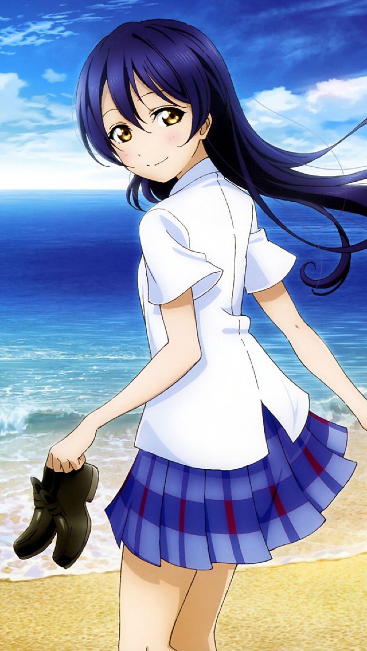 园田海未拎着鞋在海边的手机锁屏壁纸