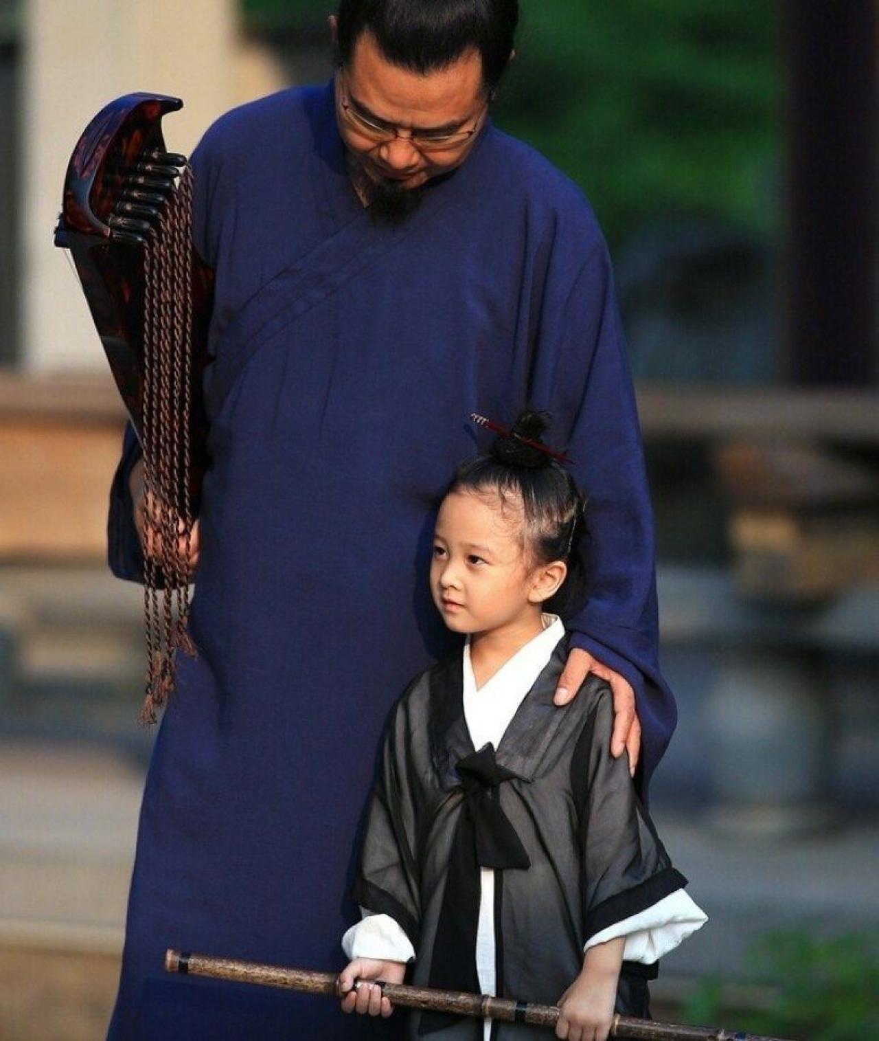 师傅拿琴，小道姑拿萧