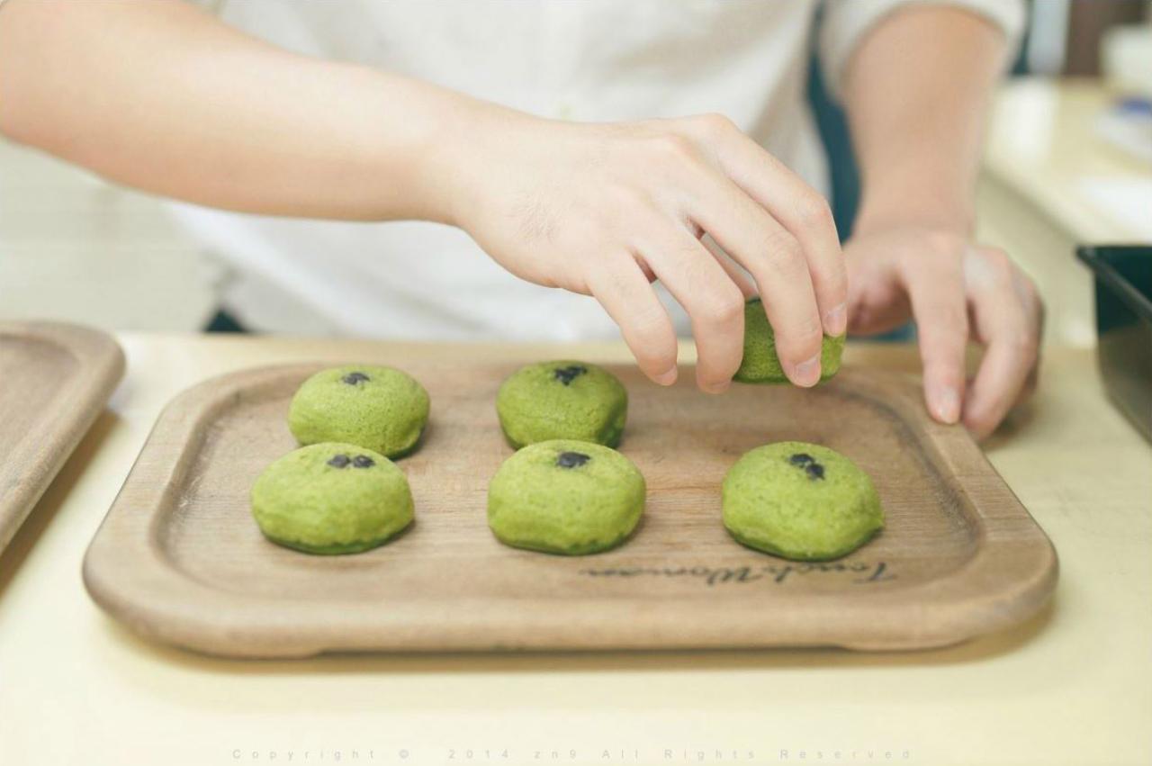 正在准备点心的半个大叔