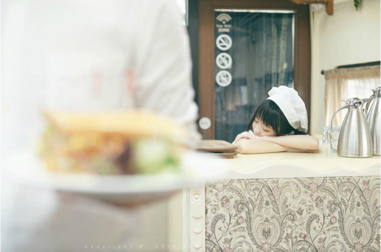 半个大叔转身离开