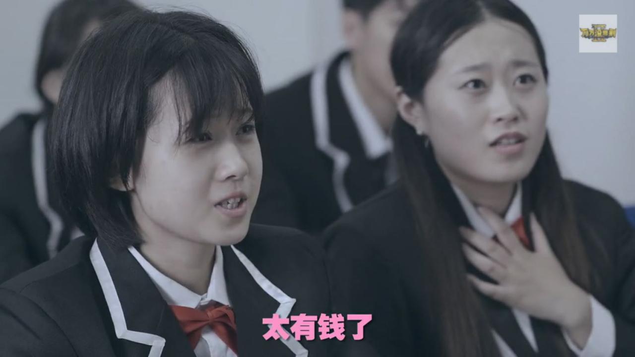 王怡悦在《万万没想到》第二季番外篇第一话“大锤生死恋”中扮演被土豪王大锤迷倒的女生：太有钱了