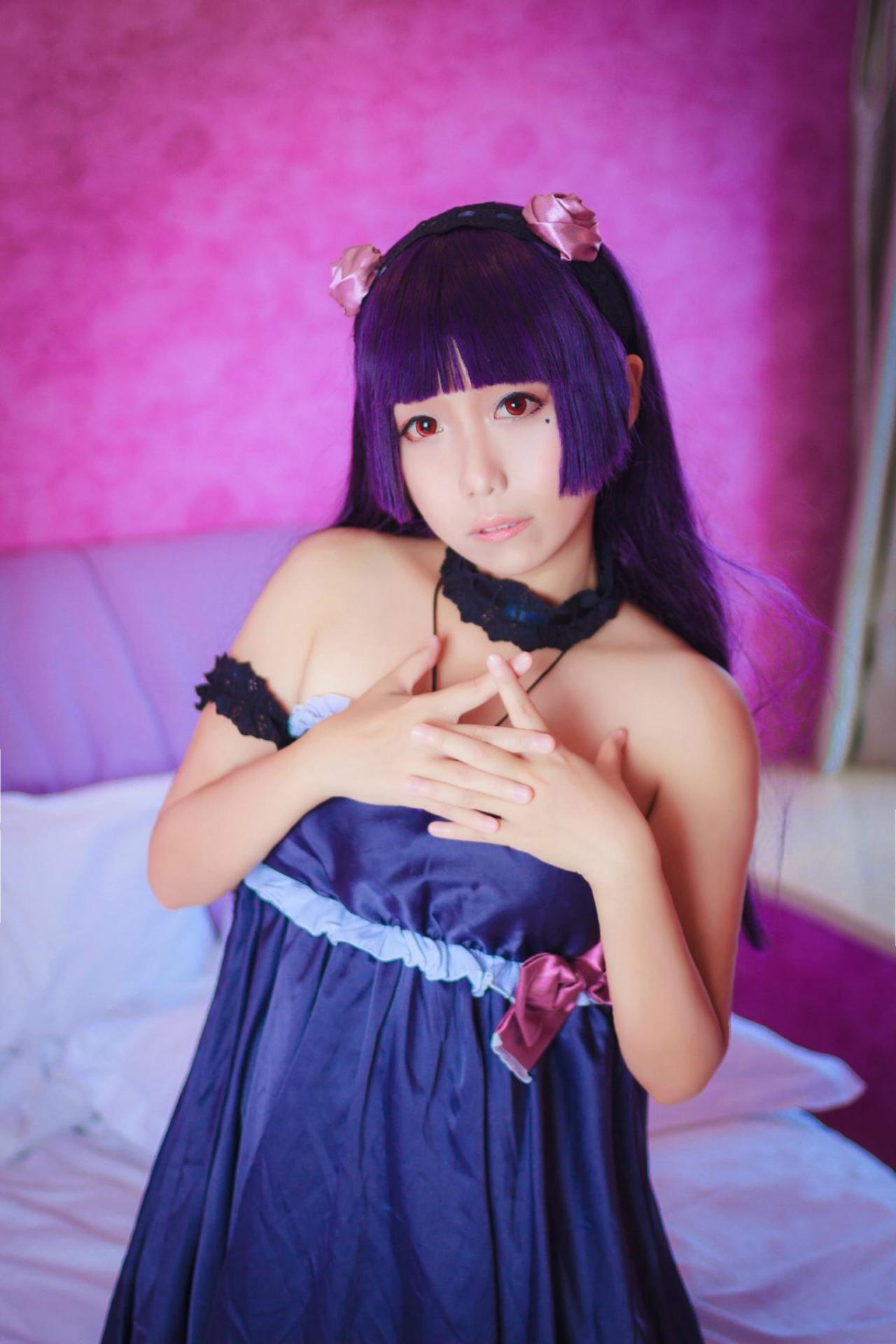 七喵扮演五更琉璃双手交叉放在胸前