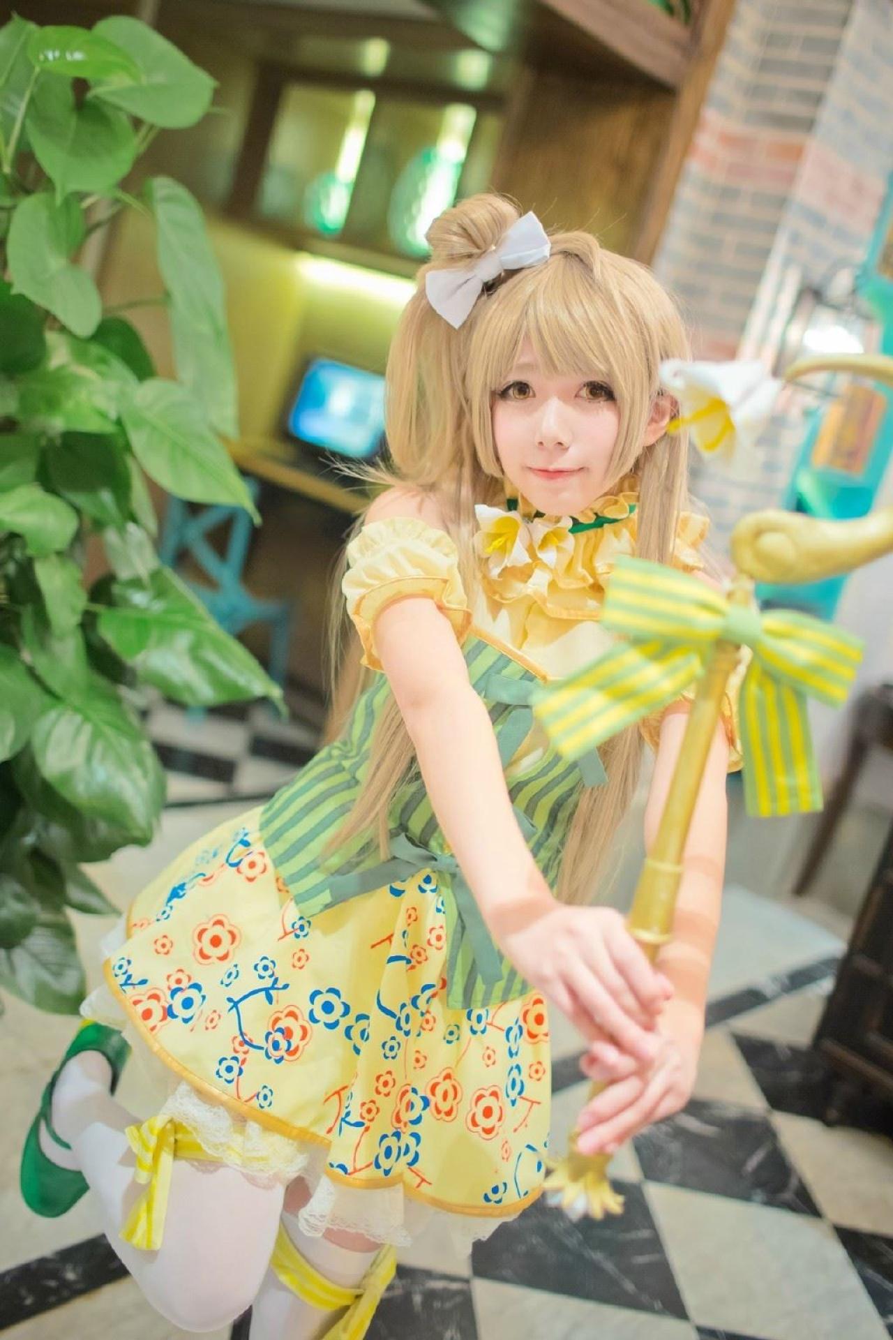 胡纸姐姐扮演南小鸟还原风铃花南小鸟SR卡牌的形象