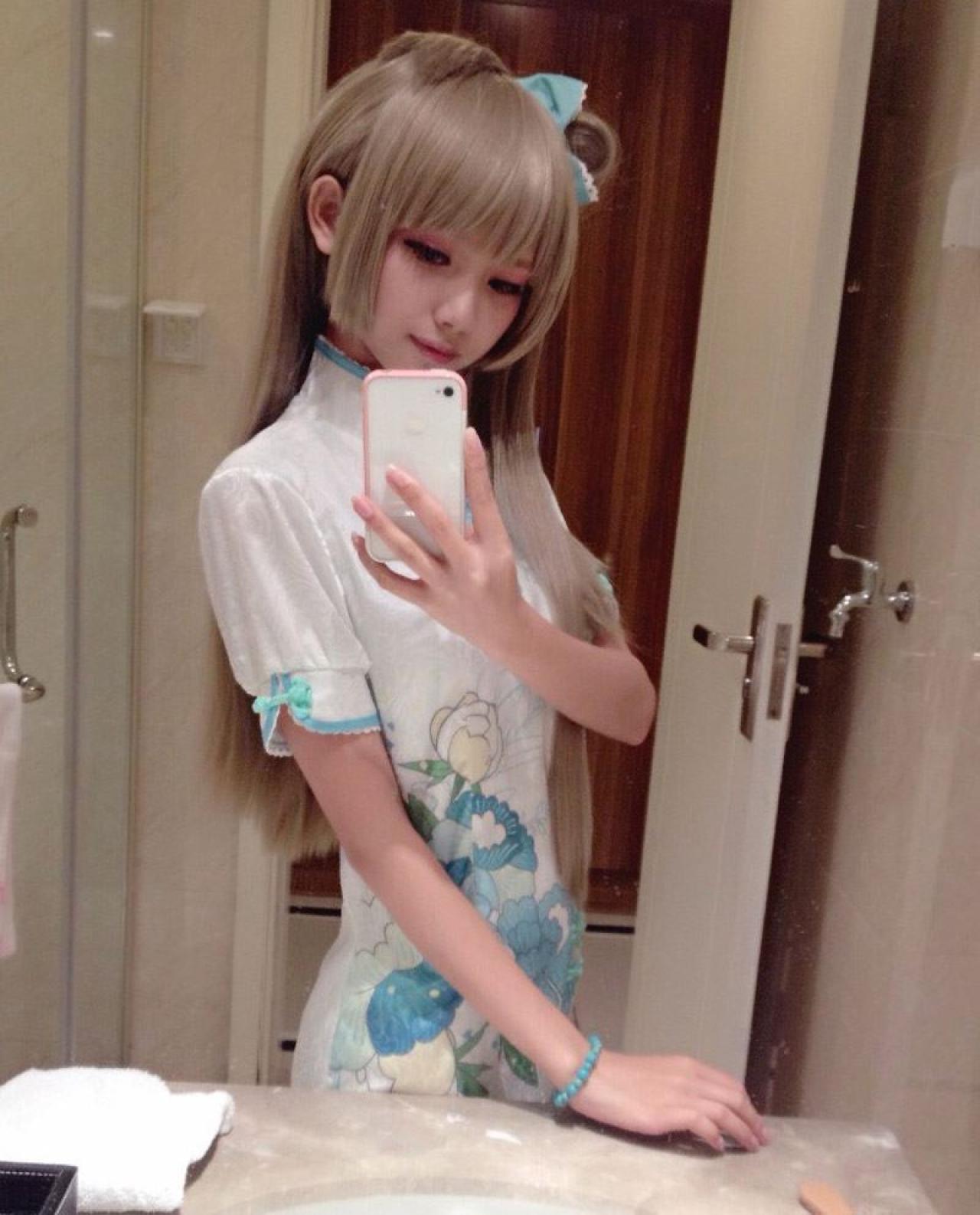 猫梓扮演南小鸟侧面自拍