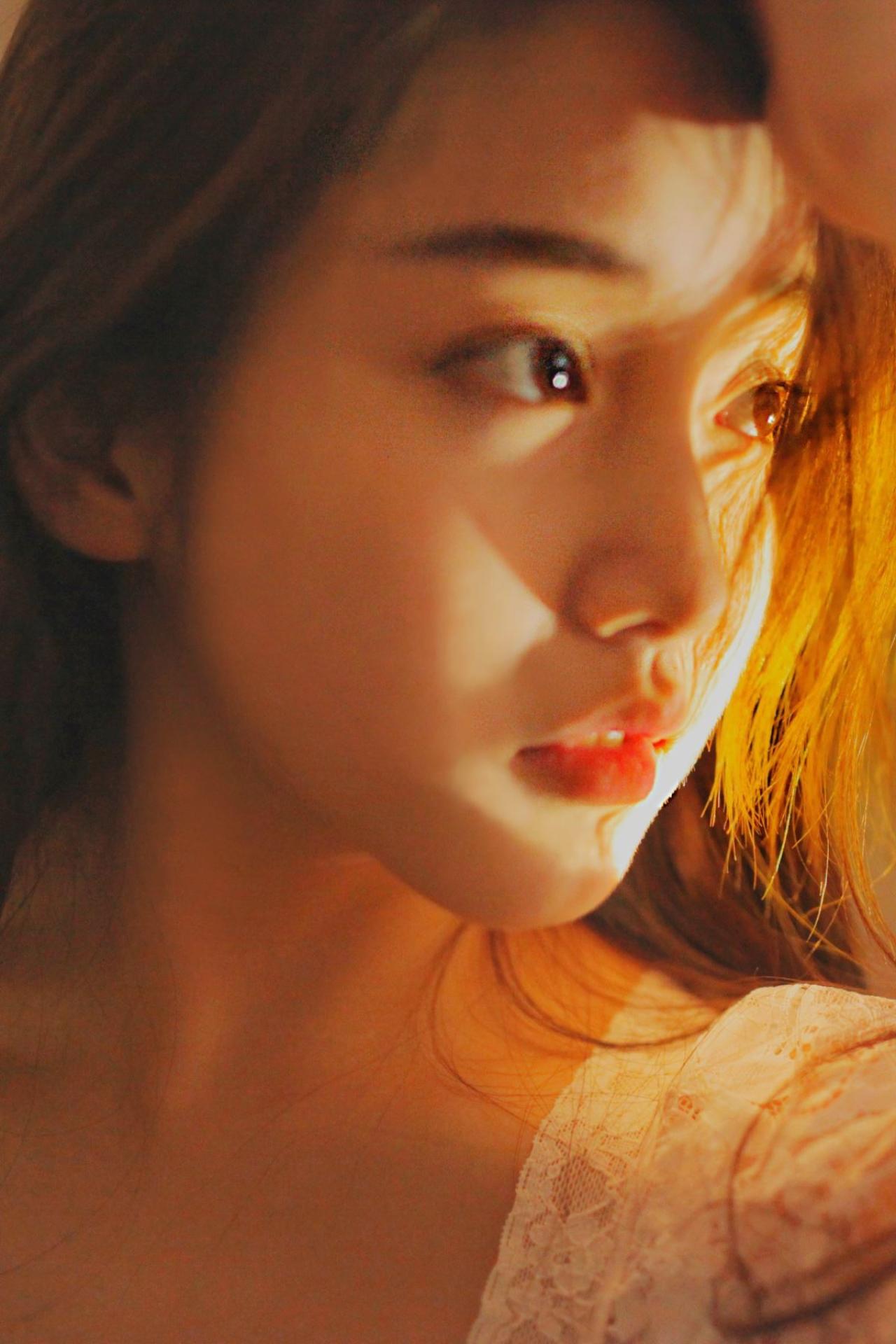 垚昕正在看窗外的侧脸