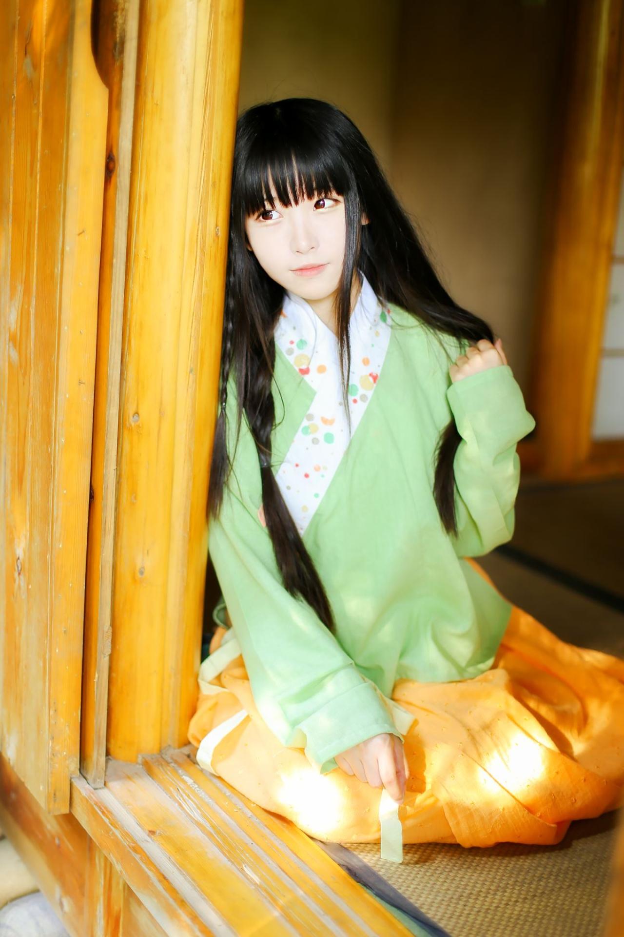 半藏森林依偎在门口