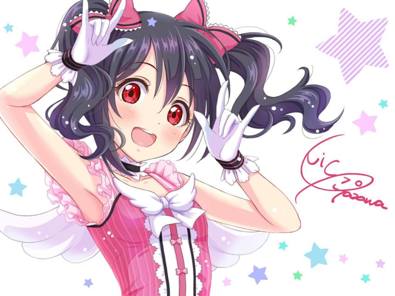 矢泽妮可粉色打歌服ILOVEYOU手势签名档