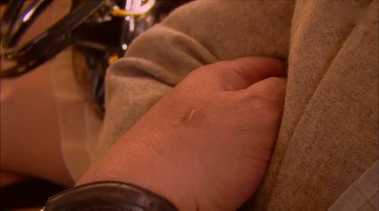 大叔的眼泪滴到了手上