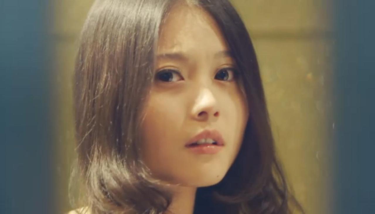 张丹槟在《学姐知道》试验男神女友，在电梯门关上的瞬间回眸神情，好像本兮