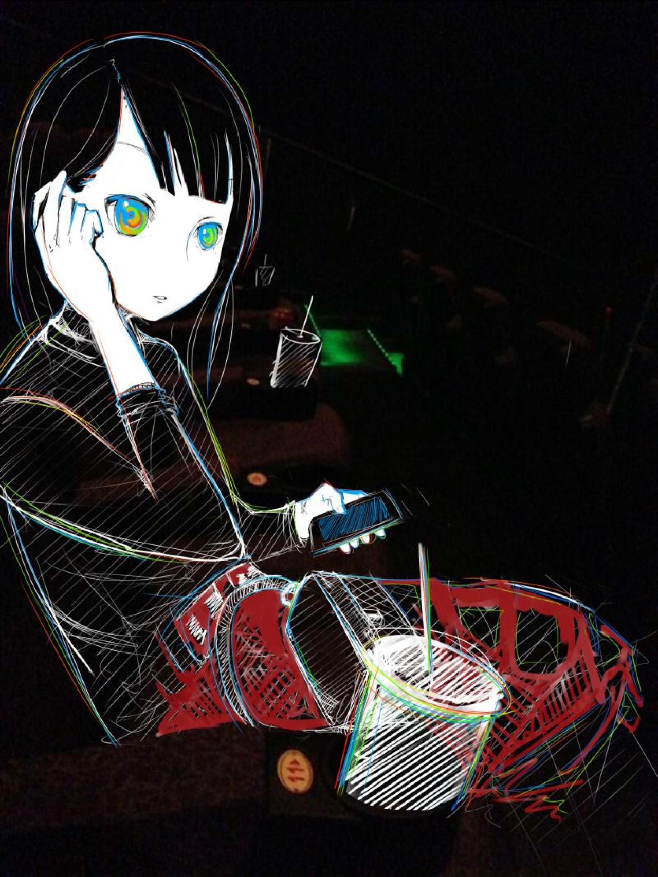 二次元女友在电影院玩着手机