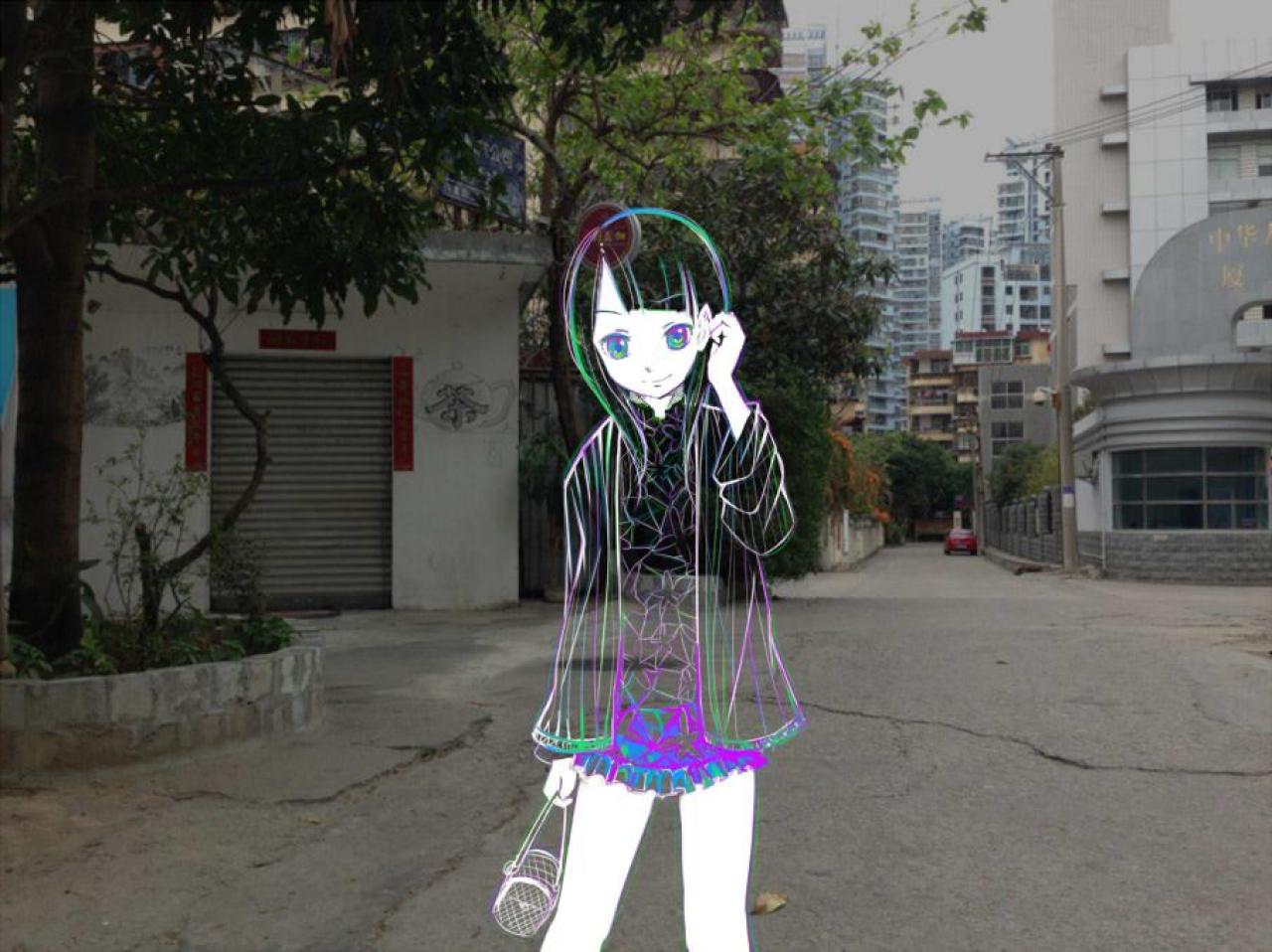二次元女友提着包在街口