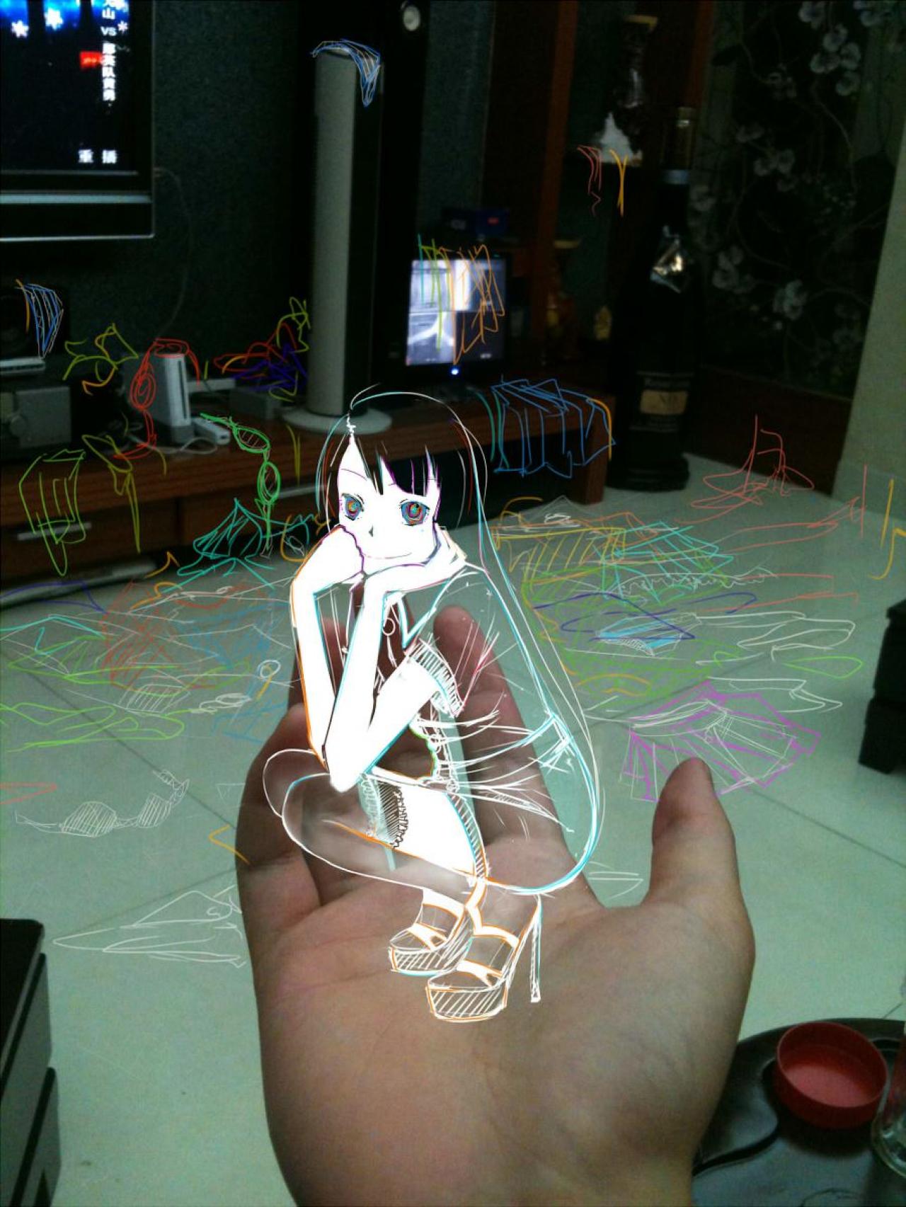 二次元女友在手上电视，家里堆满了女友的各种用品