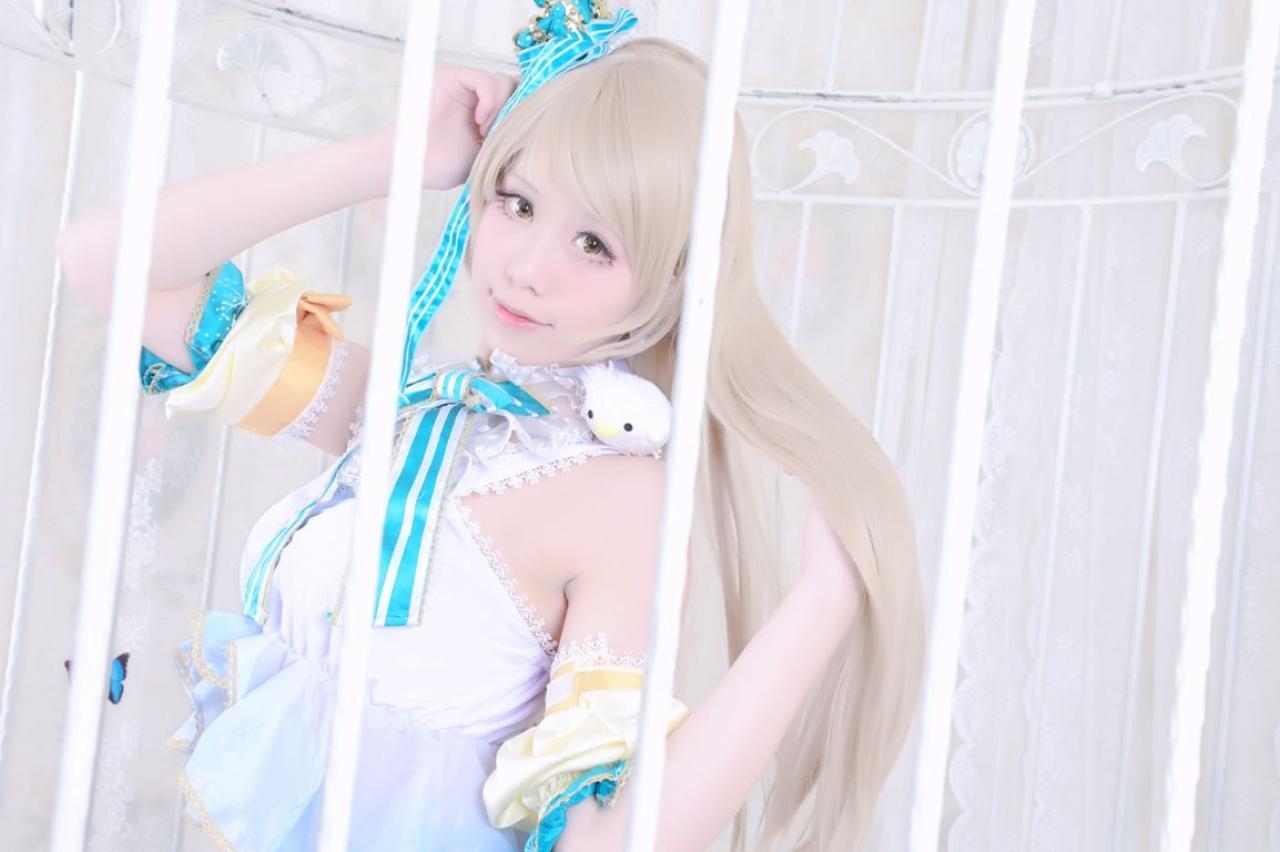 Himari原谣扮演南小鸟在鸟笼中舒展头发