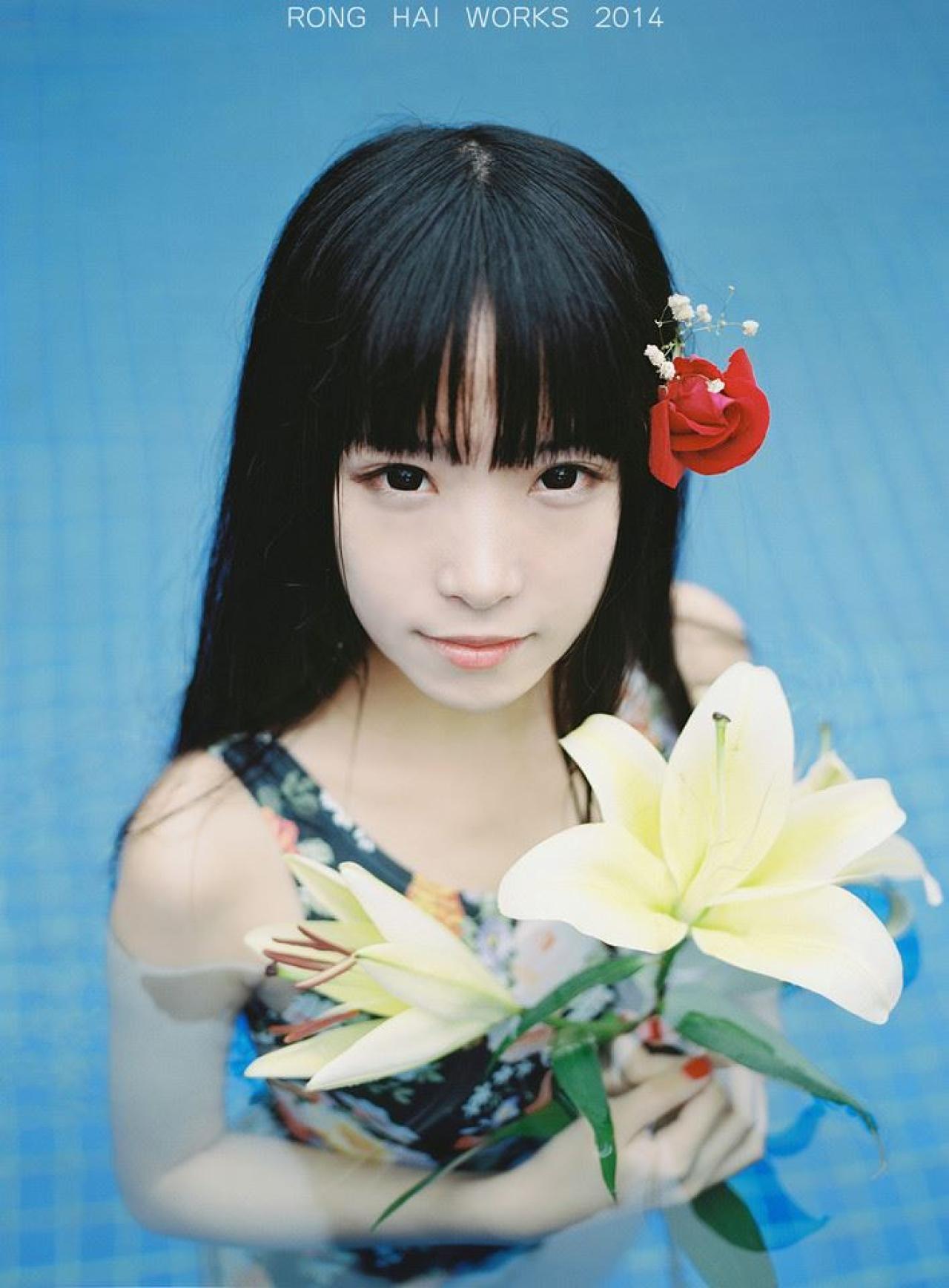 半藏森林拿着花束正面