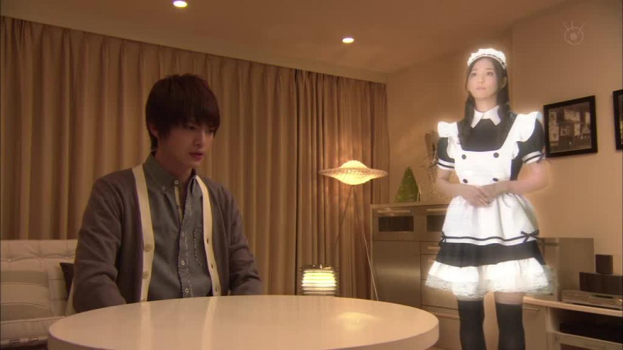 女仆正在“读取”邮件