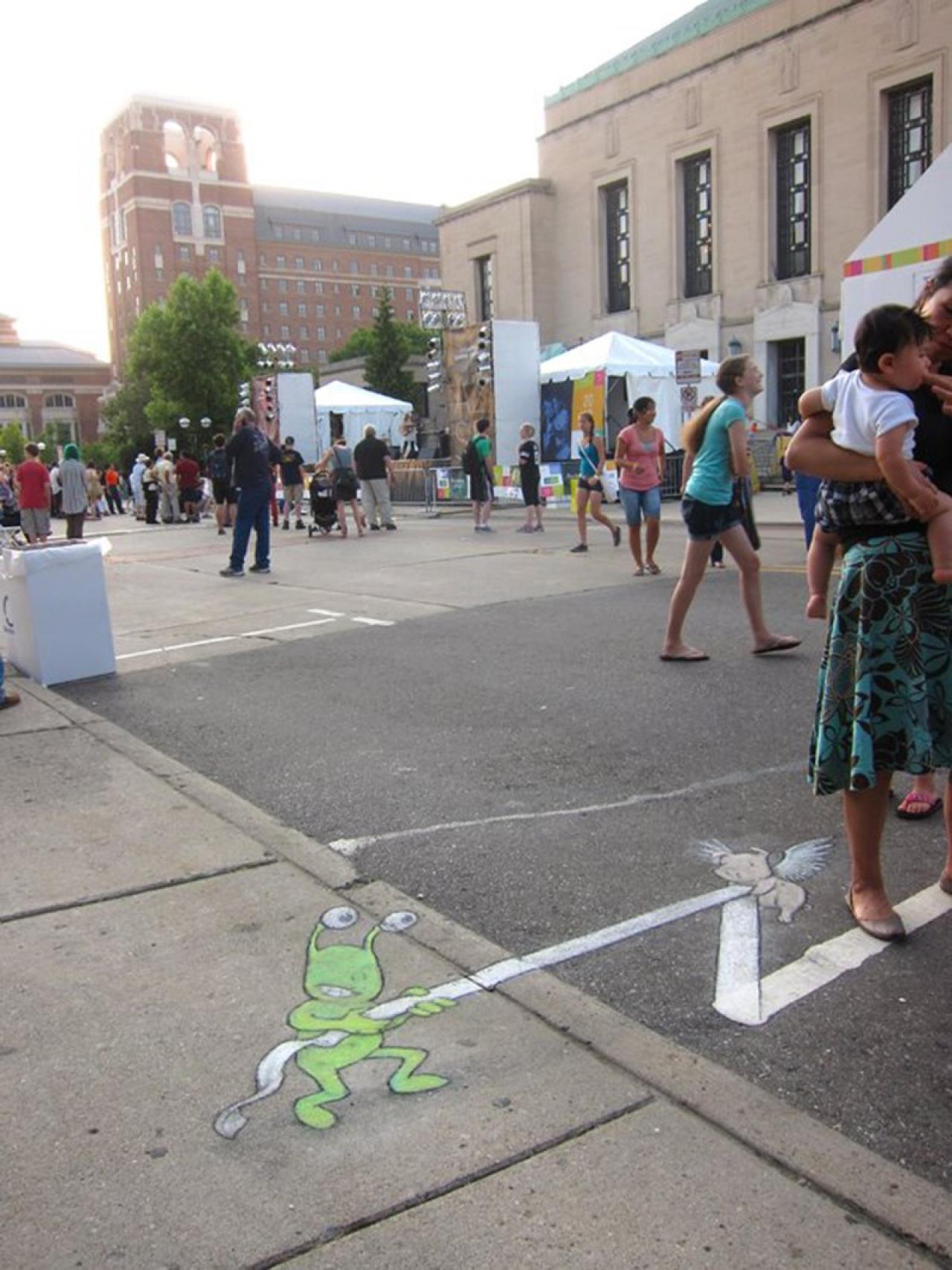 Sluggo和飞猪正在拔河 在安娜堡Summer Festival:Top of the Park
