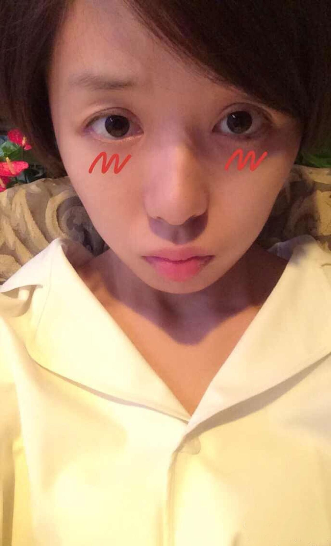 王玲玉害羞表情自拍