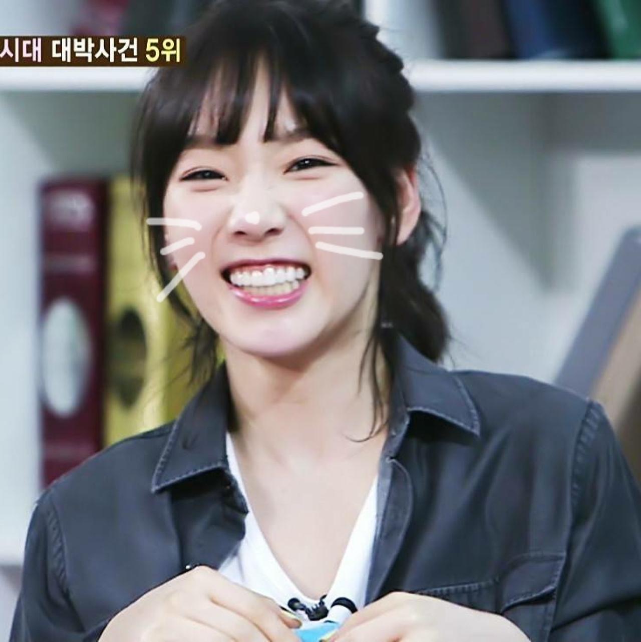 金泰妍微笑的小酒窝“猫胡子”表情