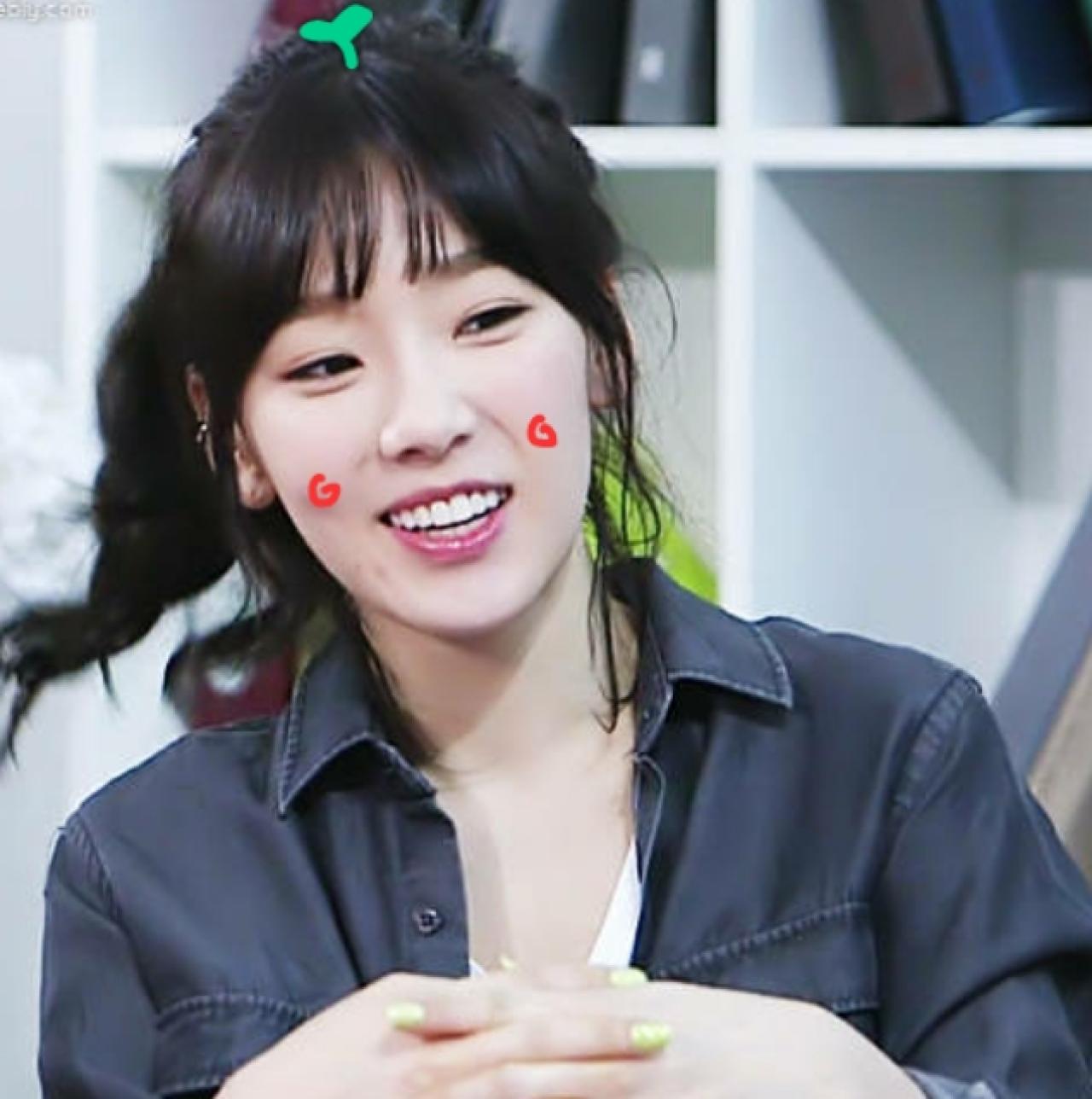金泰妍微笑表情