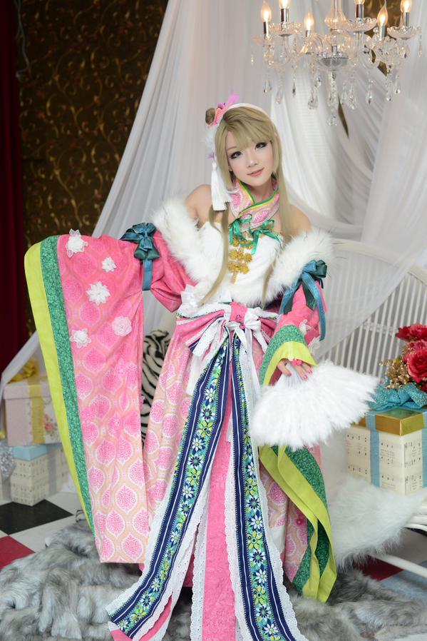 Miyuko扮演南小鸟持扇全身照