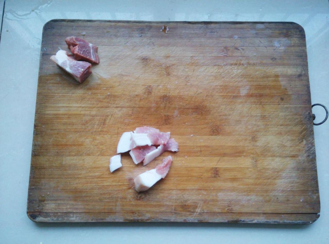 第三步：将肉切成薄片