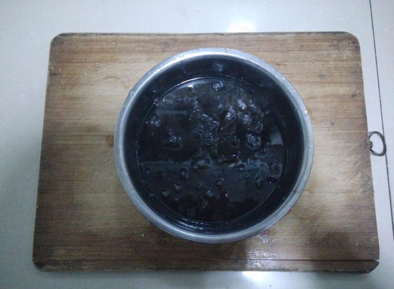 放在凉水中的木耳