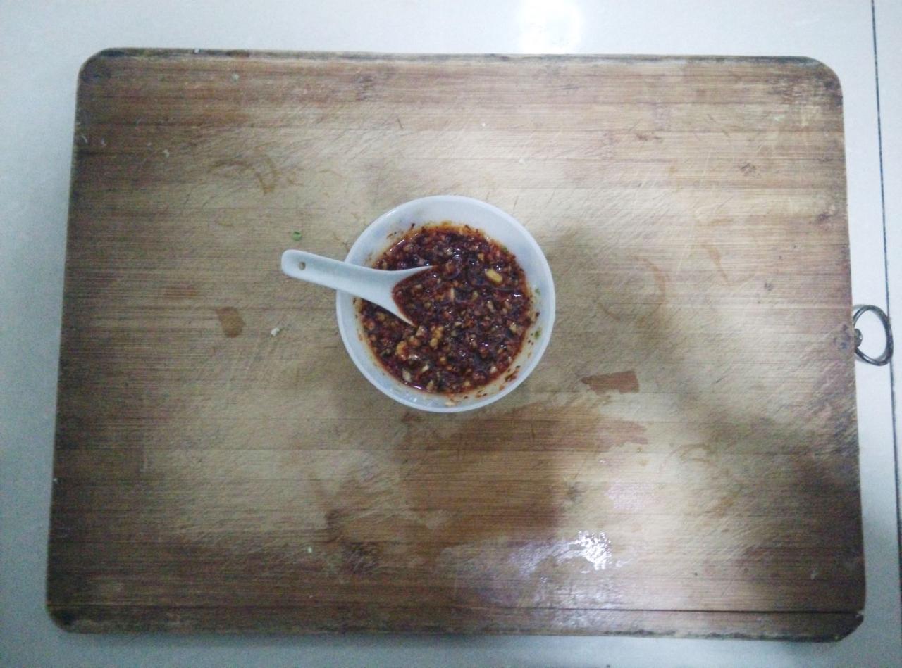 拌好的辣椒油调料