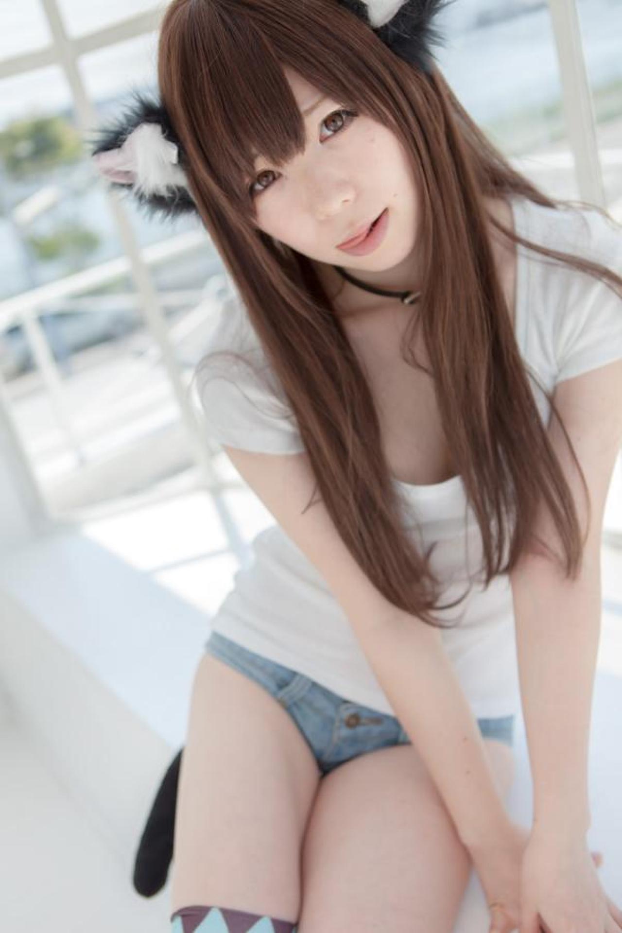 オリジナル双手撑在地面吐舌卖萌