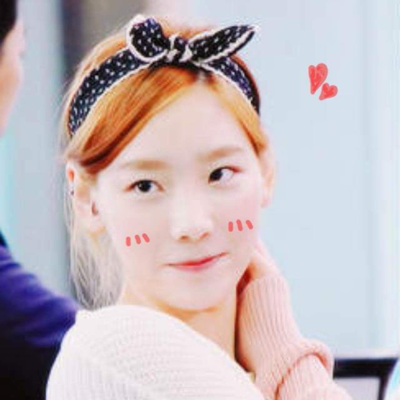 金泰妍扎起头像时，画上腮红的头像