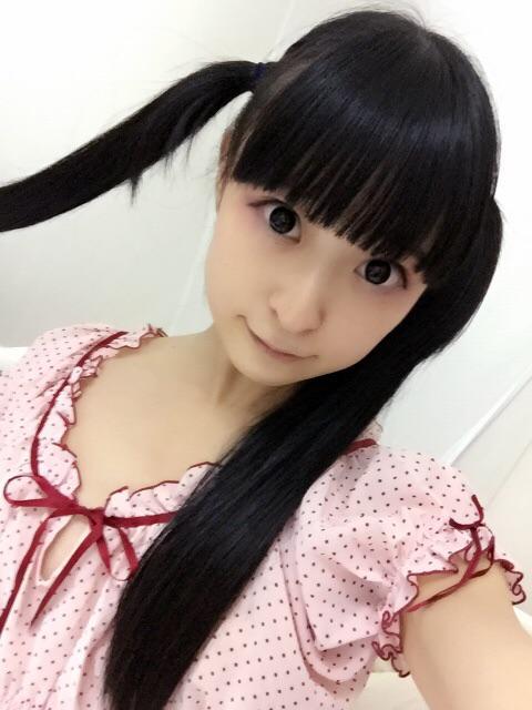 猫守ざーにゃ右手拎起马尾自拍