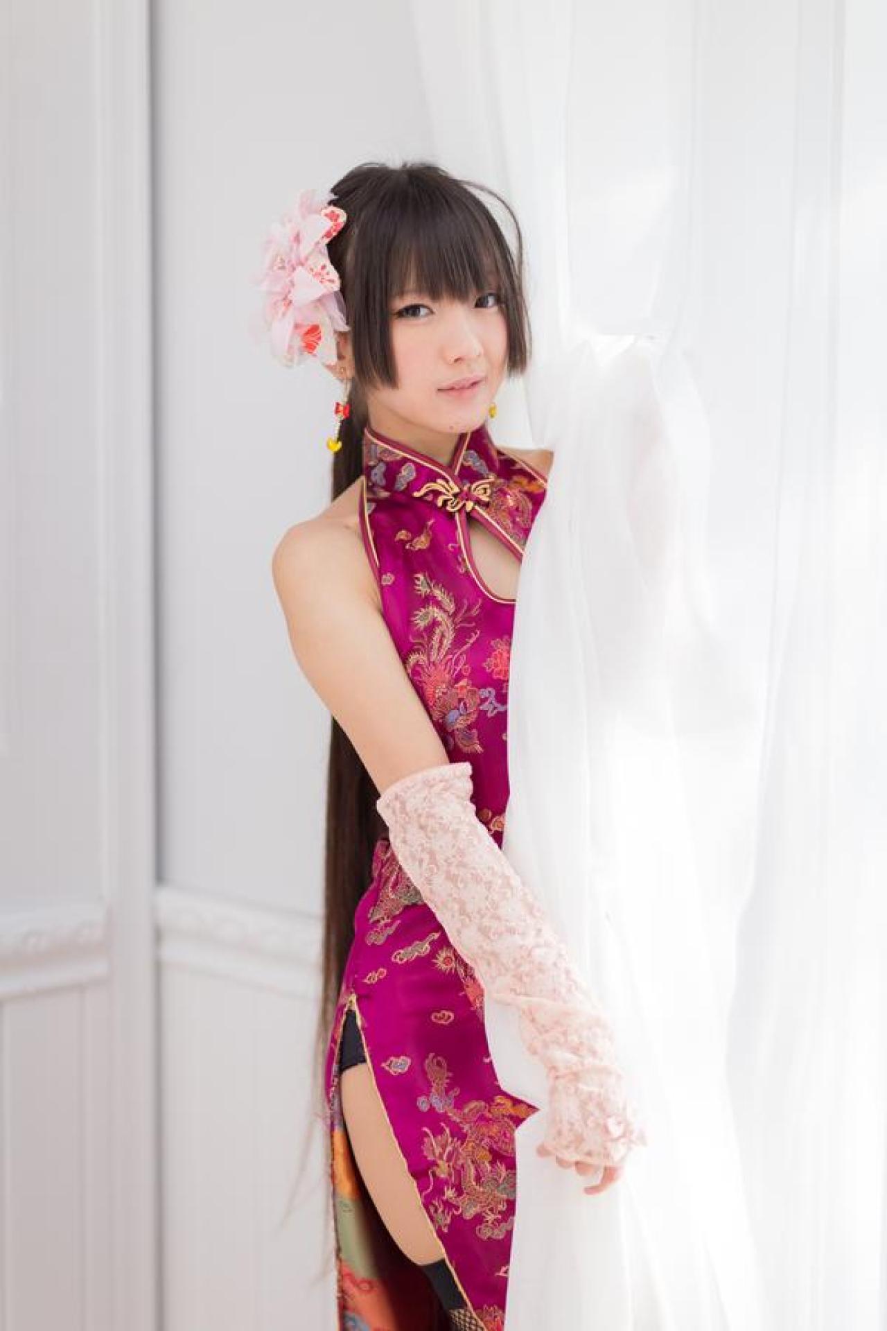 火将ロシエル藏在帘子后