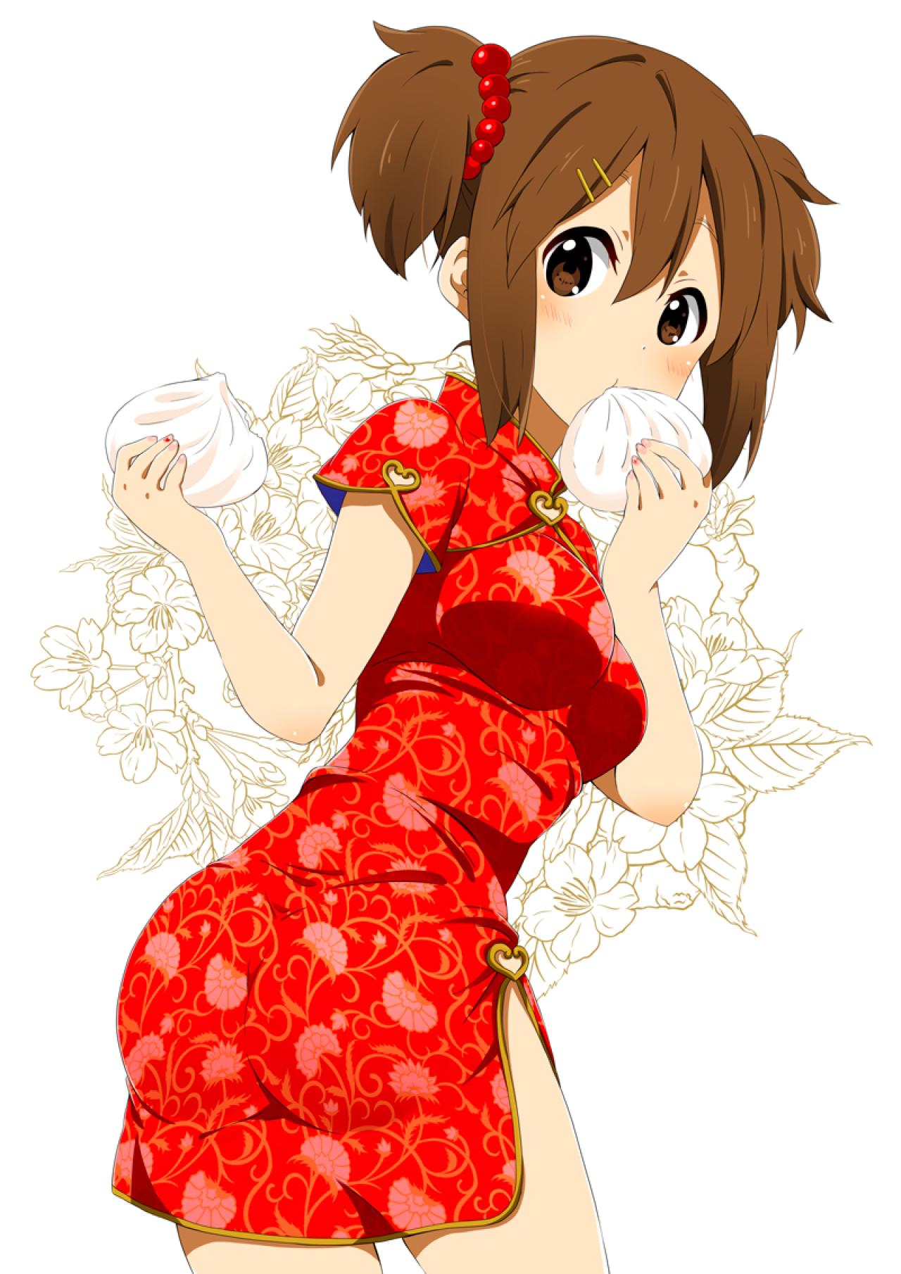 轻音少女铃木纯吃包子的红色旗袍装