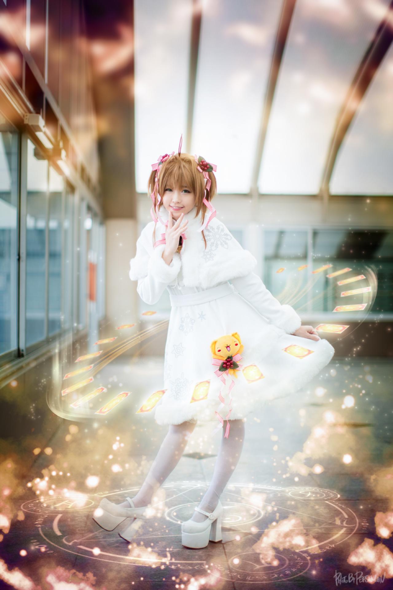 tomia兔娘扮木之本樱右手抬起裙摆