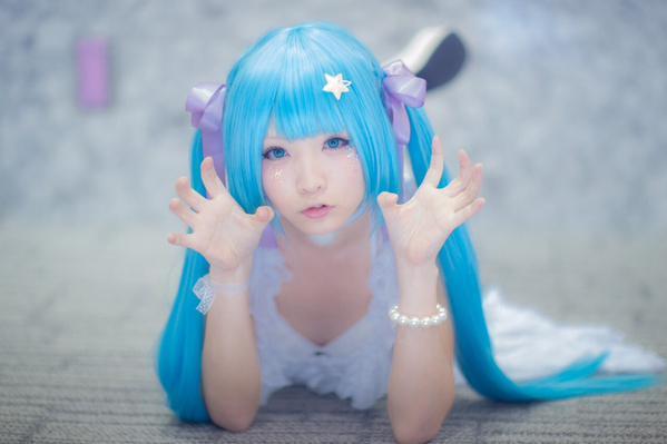 せんちゃん五指张开，伸出猫爪，扮小猫卖萌