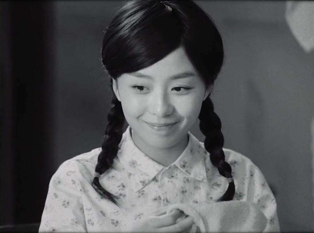 王玲玉扮小美微笑的黑白剧照