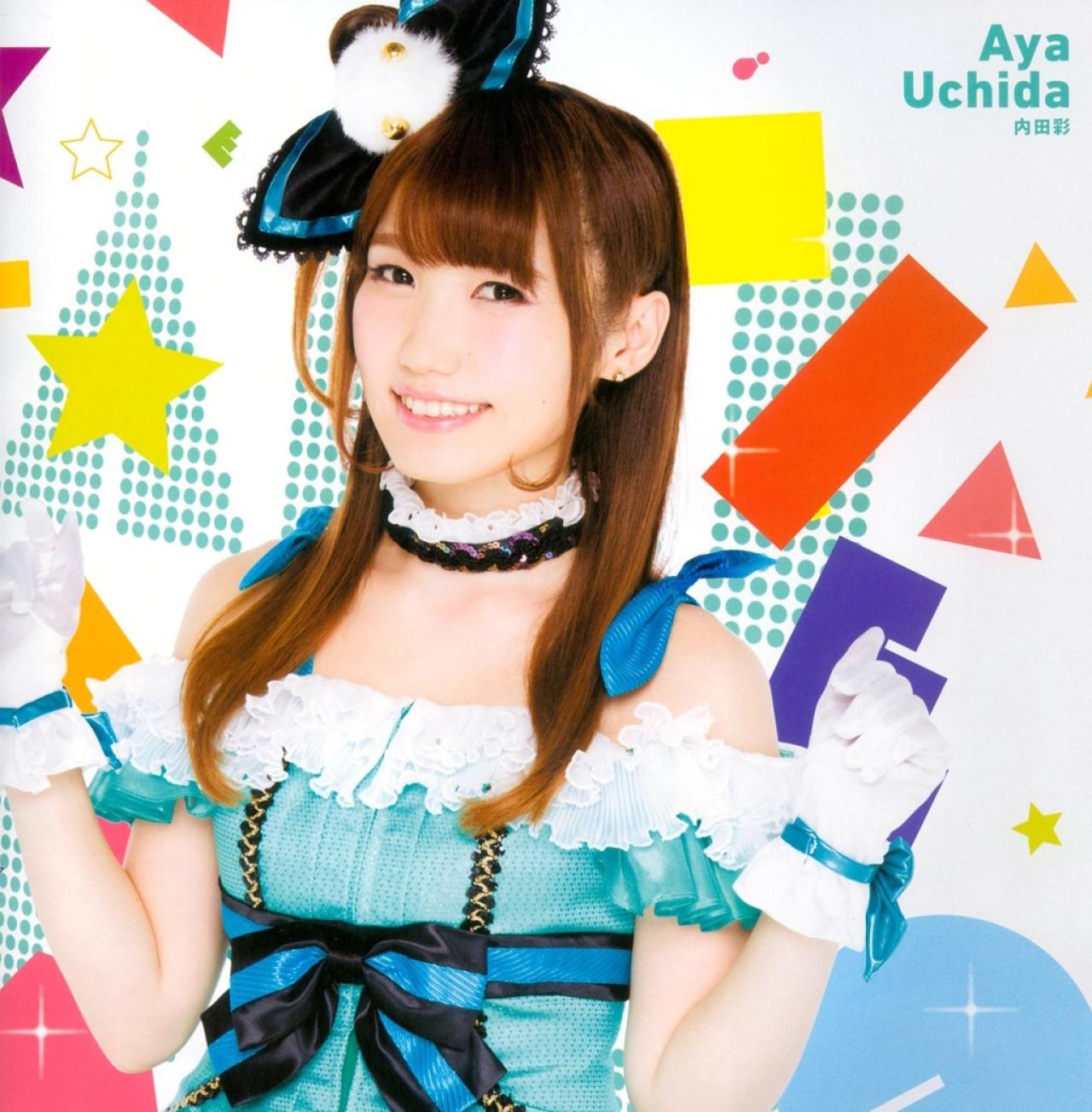 内田彩绿衣扮南小鸟抬起双臂卖萌头像