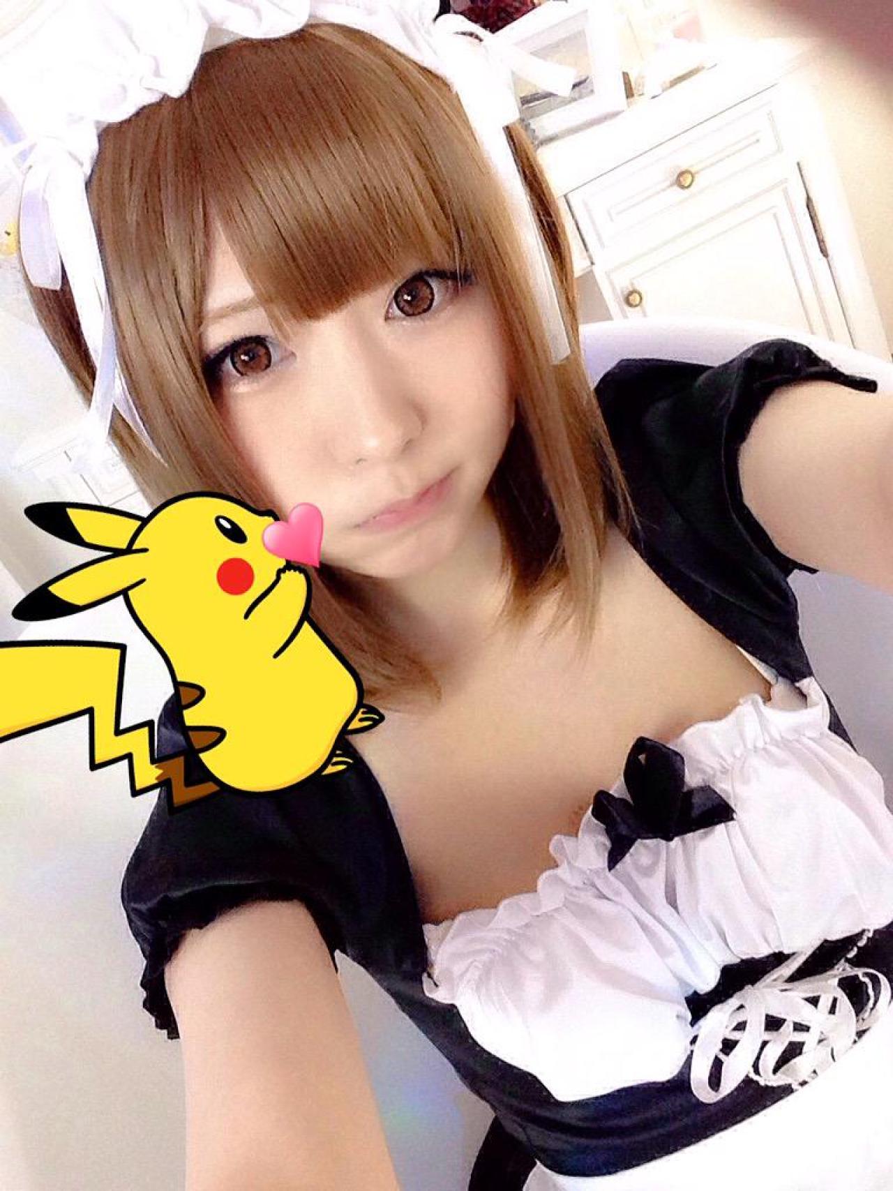 皮卡丘亲吻まゆふぁむ的右侧脸颊