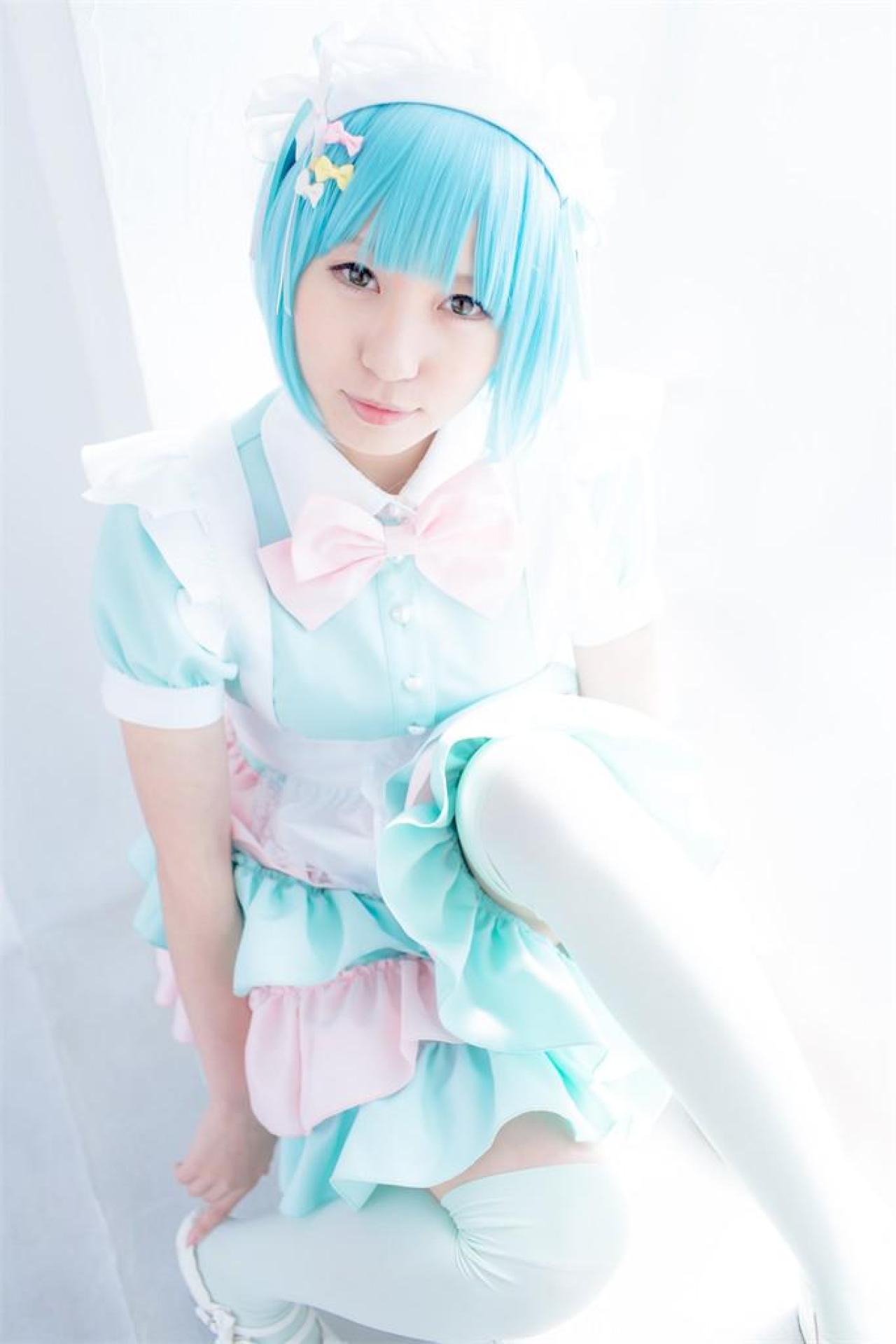 ききちゃん坐在窗台