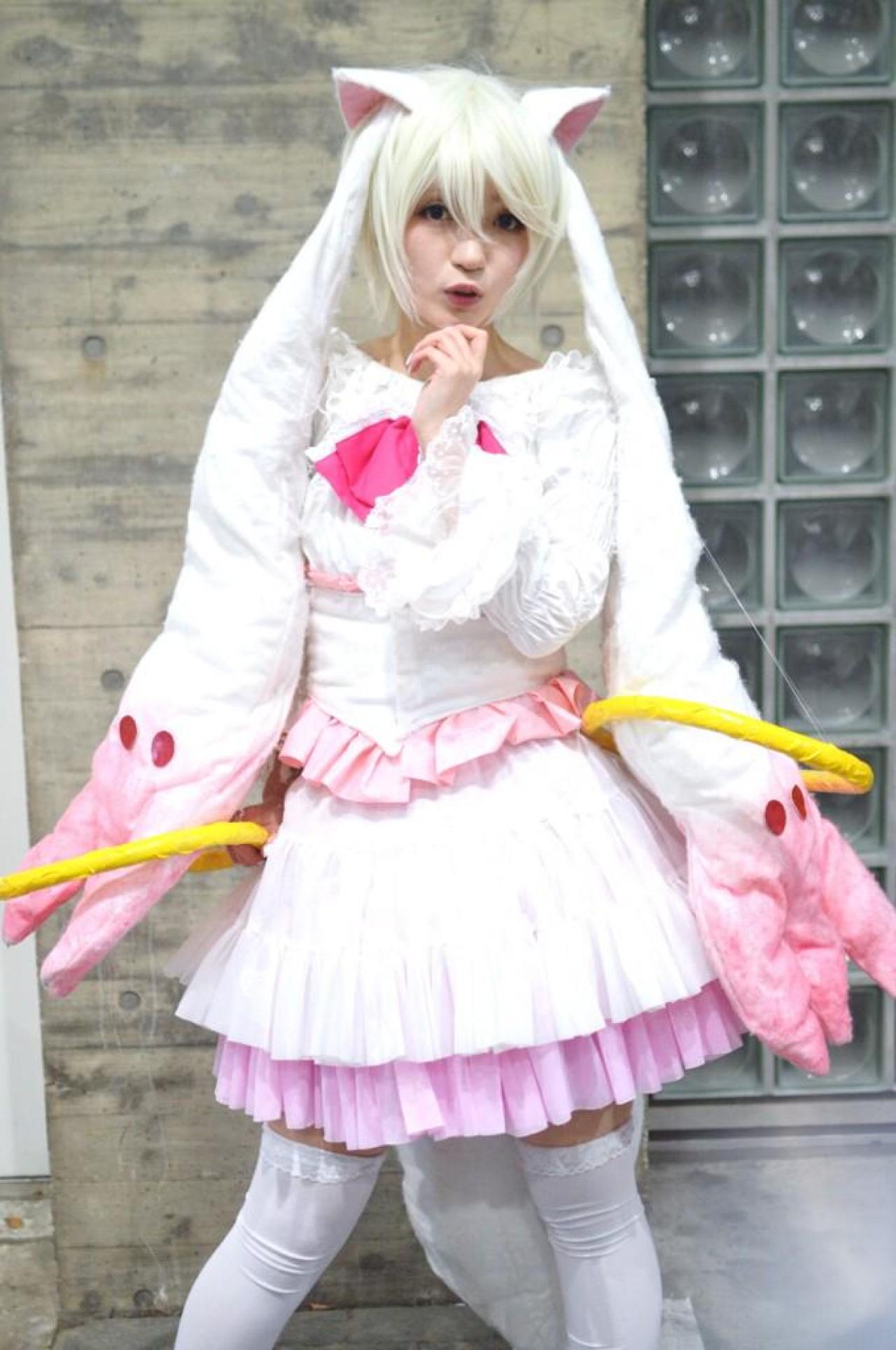 もころす扮拟人化丘比左手轻扶下巴 站姿 立幅