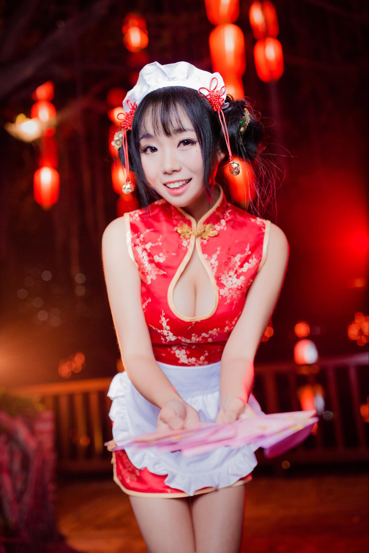 小灵双手送出红包