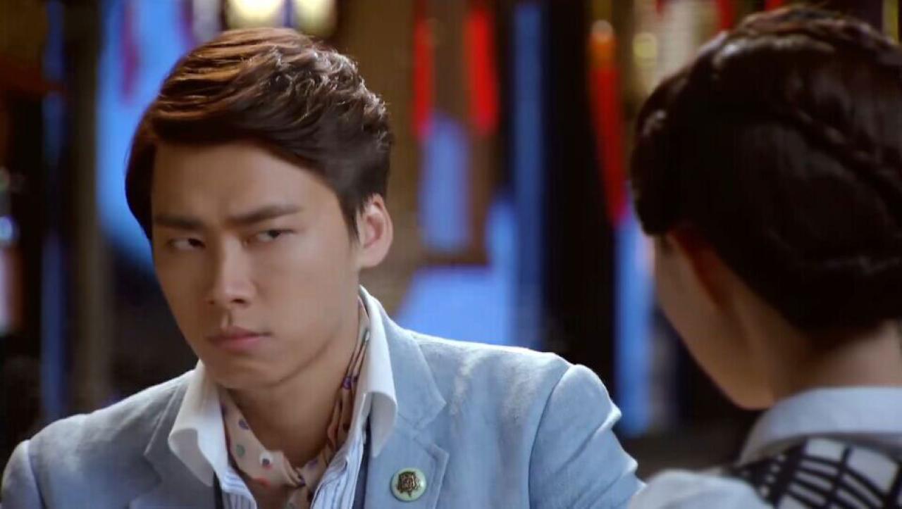 李易峰扮宁致远斜眼撇嘴表情