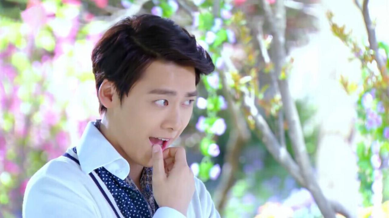 李易峰扮宁致远张大嘴巴低头思考表情