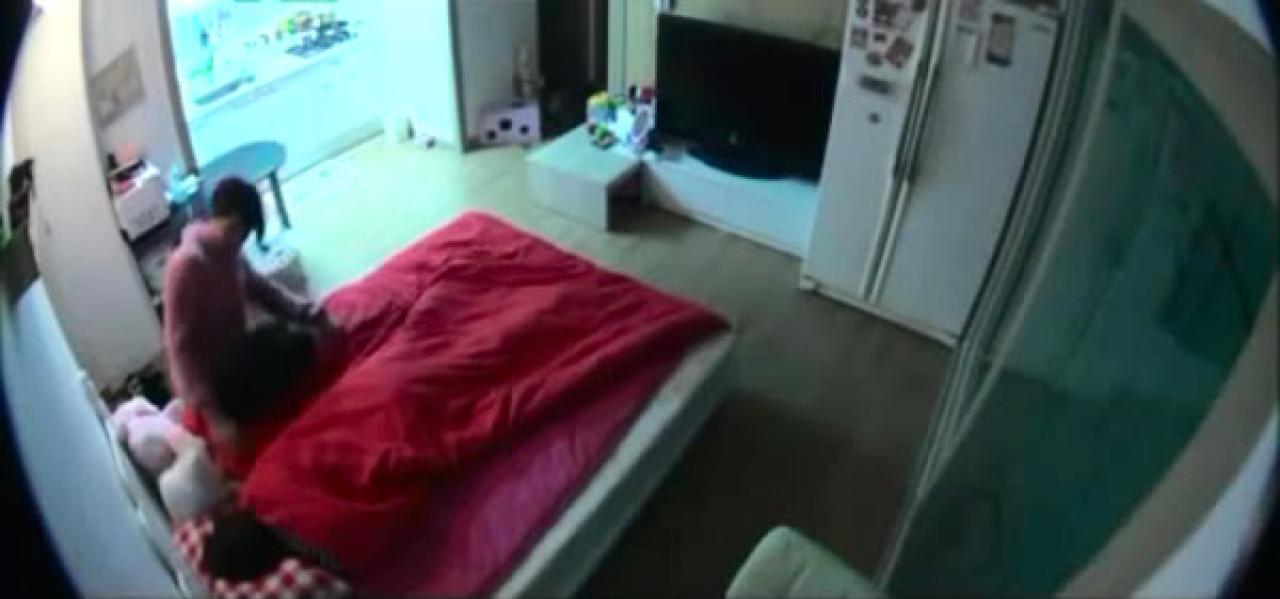 男友摸头：朴糠丽，起床啦