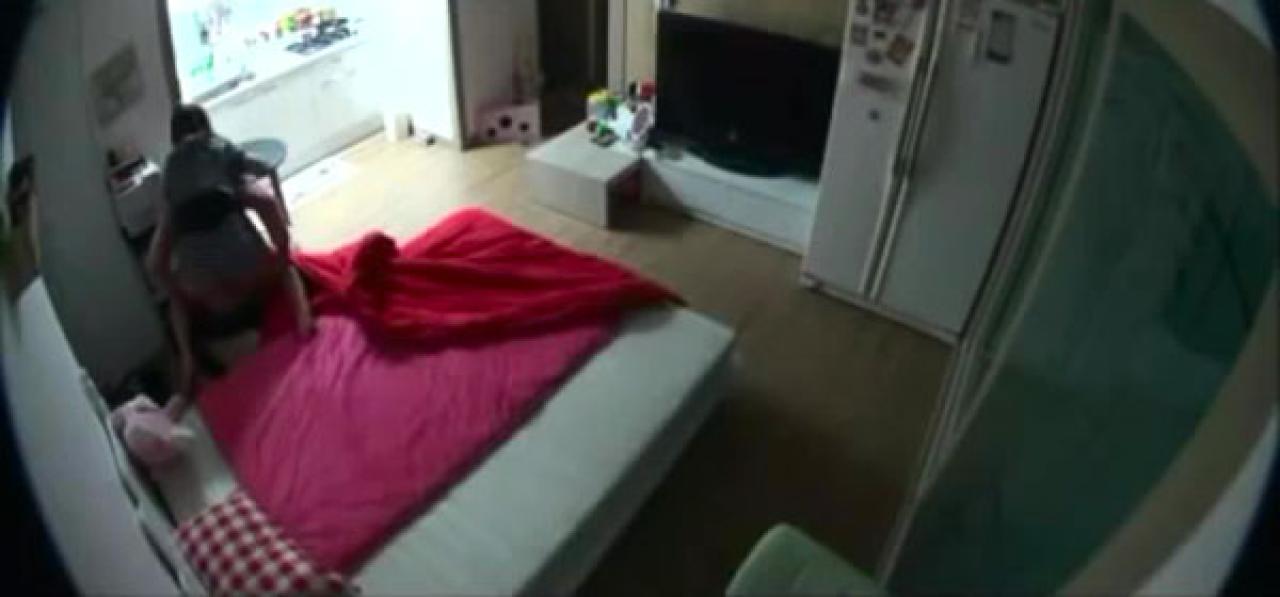 男友背起朴糠丽：洗洗脸