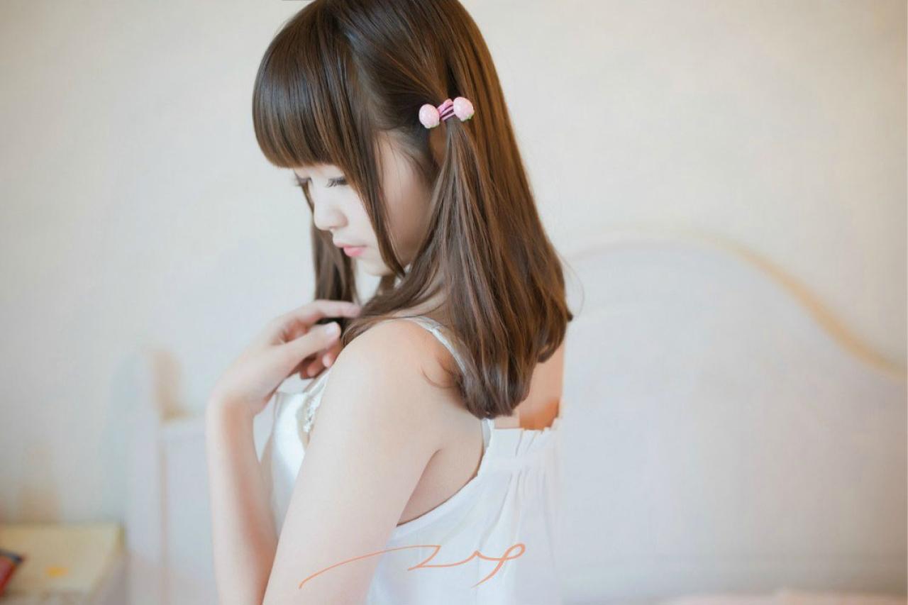 年糕颗颗颗 上半身 侧脸